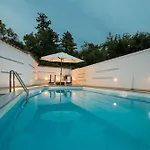 In 41676 Apartman *